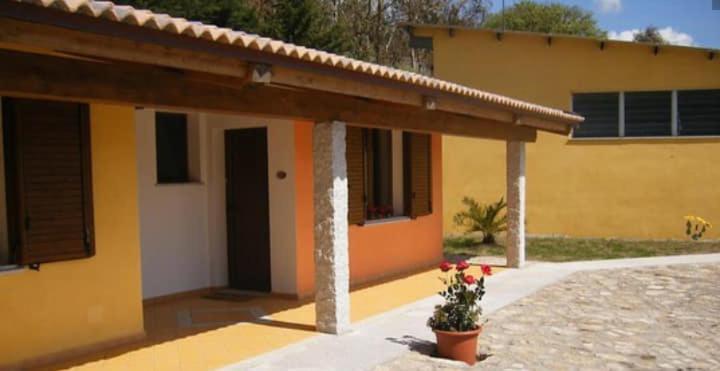 Agriturismo Usurtala Orani Eksteriør billede